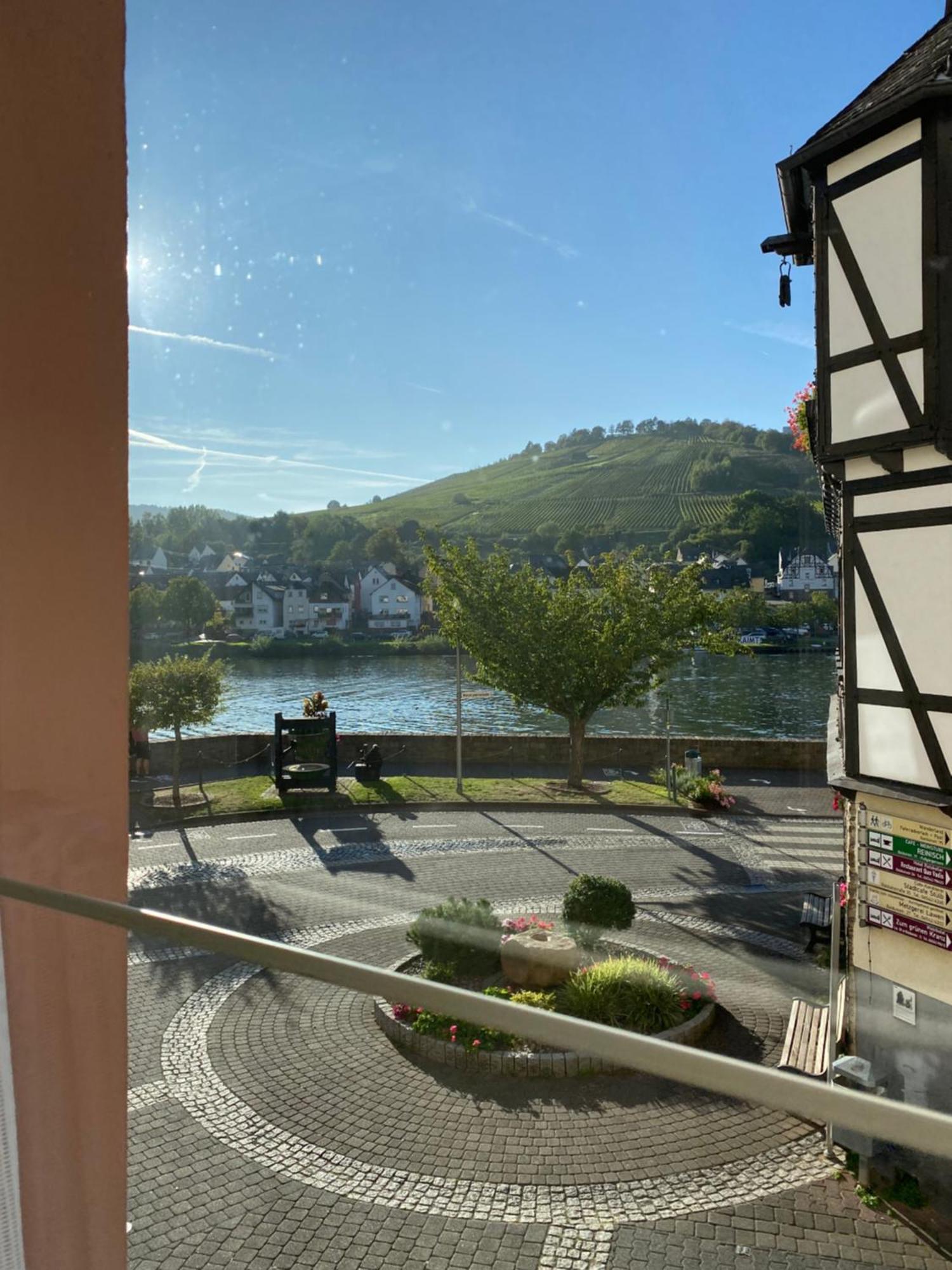 Ferienwohnung Zentral An Der Moselpromenade Zell an der Mosel Exterior foto