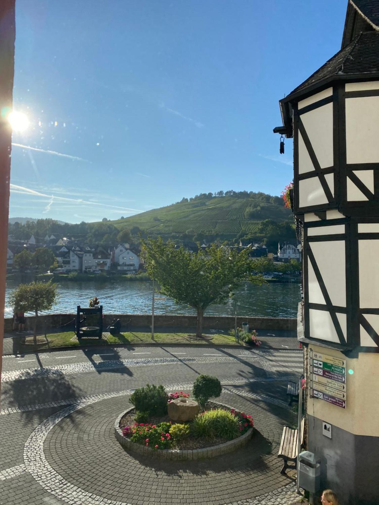 Ferienwohnung Zentral An Der Moselpromenade Zell an der Mosel Exterior foto